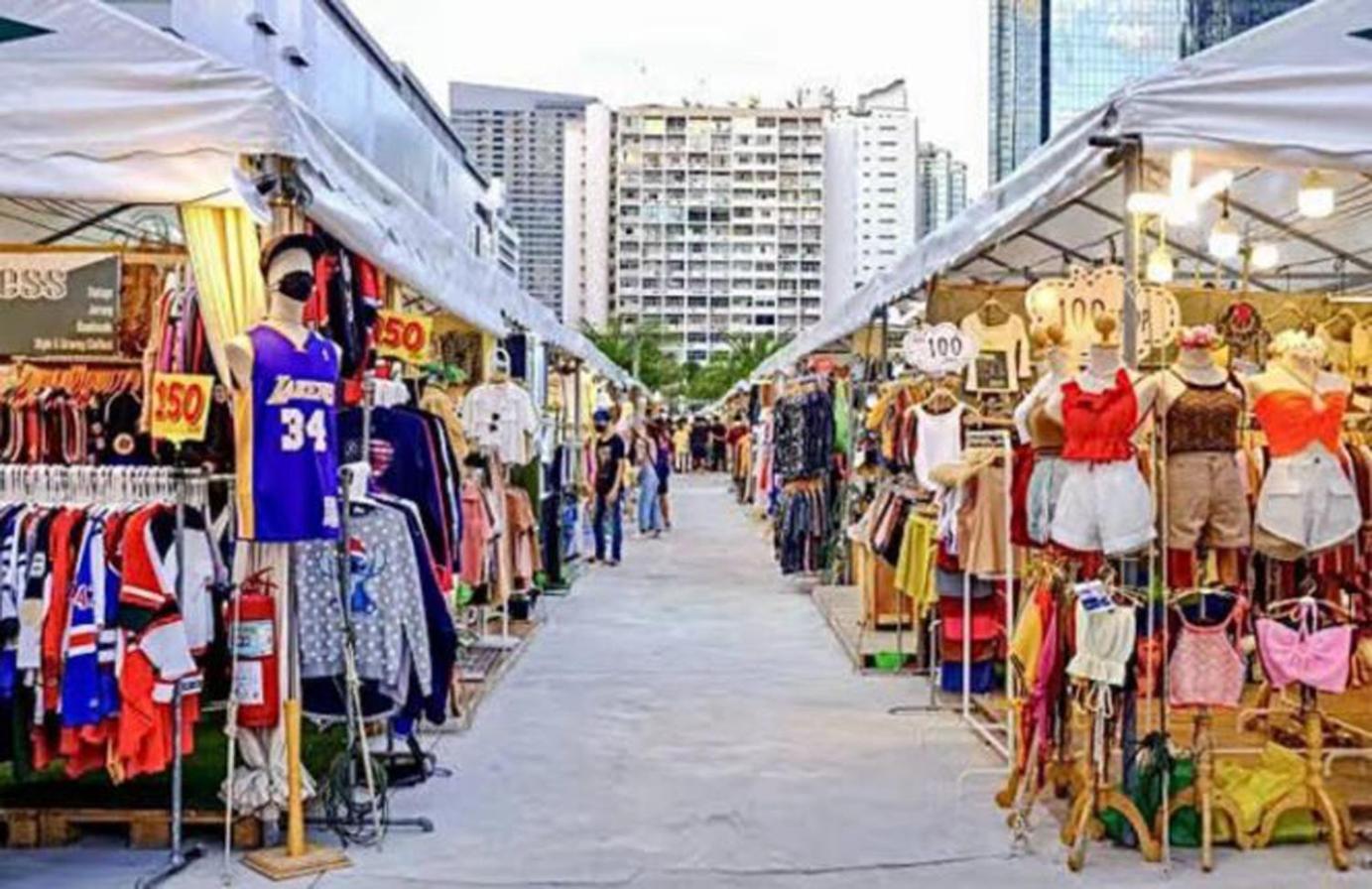 Near Big Jodd Fair Night Market And Shopping Mall *